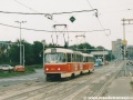 Souprava vozů T3M ev.č.8071+8036 se, vypravená na linku 12, blíží ke křižovatce Starý Hloubětín. | 21.9.2003