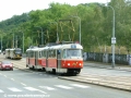 Souprava vozů T3M #8081+8013 vypravená na linku 9 stoupá Plzeňskou ulicí k zastávce Hotel Golf. | 17.8.2004
