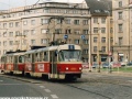 Souprava vozů T3M ev.č.8093+8103 vypravená na linku 8 míří přes vjezd do smyčky Vysočanská k zastávce Špitálská. | 21.9.2002
