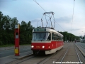 Vůz T3R.PV #8152 vypravený na linku 5 stanicuje na nájezdové trasy s vozovny Motol v zastávce Poštovka. | 7.7.2005