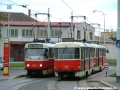 Zatímco souprava vozů T3R.P ev.č.8211+8212 vypravená na linku 11 zamířila do výstupní zastávky Vozovna Pankrác před svým zatažením, souprava vozů T3SUCS ev.č.7125+7124 vypravená na linku 18 právě najela do zastávky nástupní aby se vydala na Petřiny. | 25.6.2004