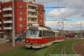 Souprava vozů T3R.PLF #8252+#8267 ve spojení PX (zadními čely k sobě) vjíždí v rámci jízdy pro pražský Kroužek Městské Dopravy zatravněným obloukem novostavby tramvajové tratě do zastávky Náměstí Olgy Scheinpflugové. | 9.4.2022