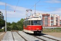 Na konci kusých kolejí u smyčky Sídliště Barrandov, tedy na konci nulté etapy stavby tratě do Holyně oddychuje odstavený vůz T3R.PLF #8285. | 29.5.2020