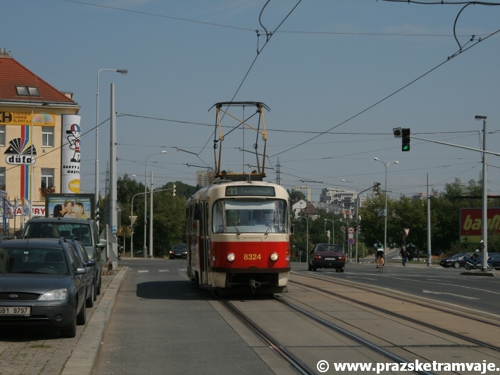 K zastávce Chodovská se blíží ulicí U Plynárny T3R.P ev.č.8324 vypravený na linku 11. | 2.8.2009