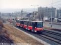 Ještě takřka nová souprava vozů T6A5 ev.č.8605+8606 vypravená na linku 3 stoupá po zhruba stejně staré trati v Modřanech. | 17.3.1996