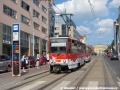 V zastávce Nádraží Vysočany stanicuje souprava vozů TA65 ev.č.8612+8611 vypravená na linku 19 a opatřená celovozovou reklamou supermarketů Albert. | 31.5.2011