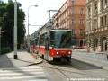 Souprava vozů T6A5 #8633+8634 vypravená na linku náhradní dopravy 39 opustila zastávku Bertramka a míří k Andělu. | 11.8.2006