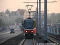 Za ranního chladu stoupá od Hradčanské souprava vozů T6A5 ev.č.8644+8652 vypravená na linku 26 | 8.10.2010