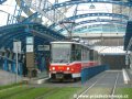 Souprava vozů T6A5 ev.č.8673+8674 vypravená na linku 20 stanicuje v dokončené zastávce K Barrandovu | 15.5.2004