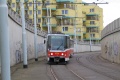 Souprava vozů T6A5 #8734+8731 vypravená na linku 26 míří betonovým koridorem ke smyčce Nádraží Hostivař. | 13.1.2007