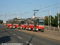 Souprava vozů T6A5 ev.č.8737+8735 vypravená na linku 39 opustila zastávku Strašnická a vjíždí na zvýšené těleso ve středu ulice V Olšinách. | 1.7.2008