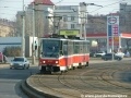 Souprava vozů T6A5 ev.č.8737+8736 vypravená na linku 9 míří klopeným obloukem k zastávce Otakarova. | 5.2.2005