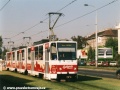 Vůz KT8D5 ev.č.9025 opatřený polopantografem vypravený na linku 26 právě opustil zastávku Hradčanská | 13.9.2002