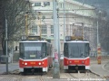 U smyčky Podolská vodárna se potkaly dva vozy KT8D5 vypravené na linku 3. Ten s ev.č.9044 jede do centra, zatímco druhý s ev.č.9023 míří na periferii. | 29.2.2004