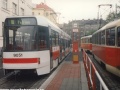 Prototypový vůz RT6N1 ev.č.9051 vypravený na linku 18 manipuluje na vnější koleji smyčky Vozovna Pankrác. | 4.11.1996