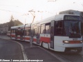 Prototypový vůz RT6N1 ev.č.9051 vypravený na linku 18 vjíždí do výstupní zastávky smyčky Petřiny. | listopad 1996