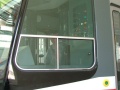 Do bočního okénka stanoviště řidiče vozu KT8D5.RN2P bylo v horní části přidáno nové výklopné okénko pro zlepšení klimatu. | 4.4.2005