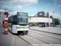 V zastávce Strašnická odbavuje své cestující vůz RT6N1 ev.č.9103 vypravený na linku 7. | 15.7.1999