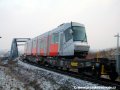 K nádraží Praha-Zličín se blíží lokomotiva 740 469-2 přivážející vůz Škoda 14T ev.č.9122. | 22.3.2007