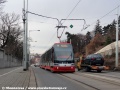 Vůz Škoda 15T ev.č.9218 vypravený na linku 11 uhání ulicí U Plynárny k zastávce Chodovská. | 21.2.2012
