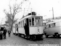 Souprava brněnských vozů ev.č.99+185 se během návštěvy v areálu Rustonky jen těžko protahovala mezi odstavenými tramvajemi a autobusy, takové stísněné podmínky v areálu panovaly.... | 17.2.1971