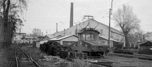 Elektrická nákladní lokomotiva ev.č.4072 v areálu karlínské Rustonky. | 26.3.1981