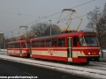 Souprava cvičných vozů T3R.P ev.č.5525+5526 pózuje na úrovni protisměrné zastávky Poliklinika Vysočany při jízdě k zastávce Nádraží Vysočany. | 12.1.2009