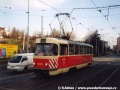 Pracovní vůz T3 ev.č.5552 sloužící k manipulaci s kobyliskými vozy vjíždí do zastávky Vozovna Strašnice | 3.12.1996
