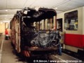 Kolejový brus T3 ev.č.5571 po požáru odstavený do lodě vozovny Hloubětín | 27.11.1996