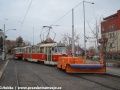 Podvozkový pluh PSP 01 #8202 se soupravou vozů T3R.P #8300+8321 ve smyčce Březiněveská. | 18.11.2012