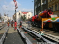 Podlévání kolejí betonovou směsí pro zřízení spodní desky systému W-tram. | 2.4.2011