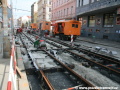 Zřizování pevné jízdní dráhy W-tram v Zenklově ulici u Palmovky. | 6.4.2011
