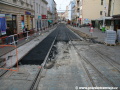Pokládka první vrstvy asfaltového zákrytu v prostoru zastávky Palmovka. | 11.4.2011