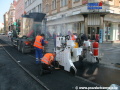 Pokládka poslední vrstvy vozovky z litého asfaltu, která je uhlazena s pomocí Finišeru.. | 19.4.2011