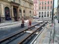 Zřizování konstrukce W-tram v Dlážděné ulici před křižovatkou s Hybernskou ulicí. | 21.05.2024