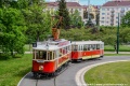 Ve smyčce Jablonec nad Nisou, Tyršovy sady zachycená souprava vozů #351+#1202 nejprve fotografům zapózuje... | 26.5.2024