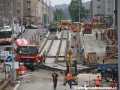 Celkový pohled na prodlužovaný úsek tramvajové tratě s čerstvě betonovaným obloukem do smyčky Podbaba. | 1.6.2011