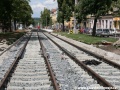 Na bezžlábkových kolejnicích jsou nalepené bokovnice, které vytvoří potřebný žlábek pro průjezd tramvaje v místě, kde bude přechod pro chodce. | 24.6.2011