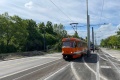 Pracovní vůz T3 #5521 většinou jako první tramvaj projíždí rekonstruované úseky a novostavby tramvajových tratí. Stejně tak vyzkoušel přímý směr nových kolejových konstrukcí křižovatky Dvorecký most od Dvorců. | 12.5.2023